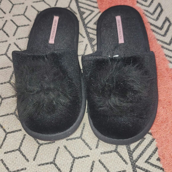VICTORIA'S SECRET CRUSHED VELVET BLACK SLIP ON SLIPPERS with POM, SZ MEDIUM 7-9 - Picture 1 of 11